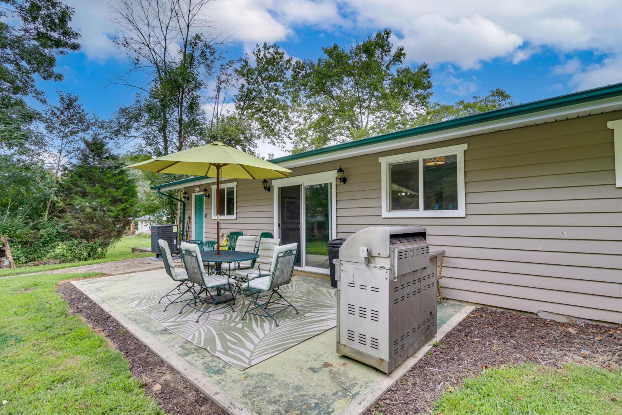 Cottage With Yard And Grill About 21 Mi To Hocking Hills! Nelsonville Dış mekan fotoğraf